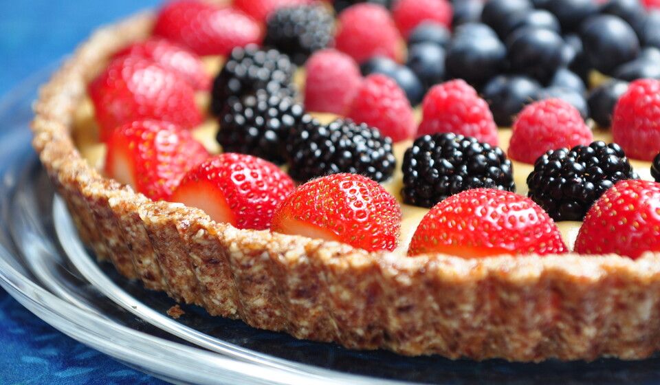 Raw Berry Tart with a Coconut Pastry Cream (vegan, gluten-free)